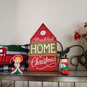 Halmark Christmas Sign 'All Roads Lead HOME at Christmas'
